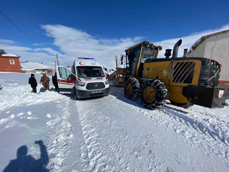 Hamile kadın hastaneye böyle ulaştırıldı
