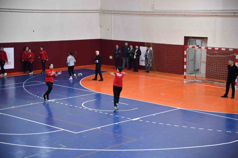 Ortahisar’ın spor kompleksi vatandaşların akınına uğruyor
