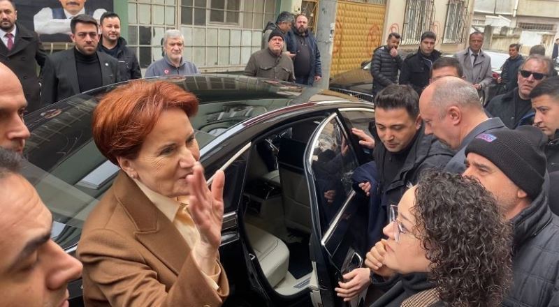 Meral Akşener, Sinan Ateş’in ailesini ziyaret etti
