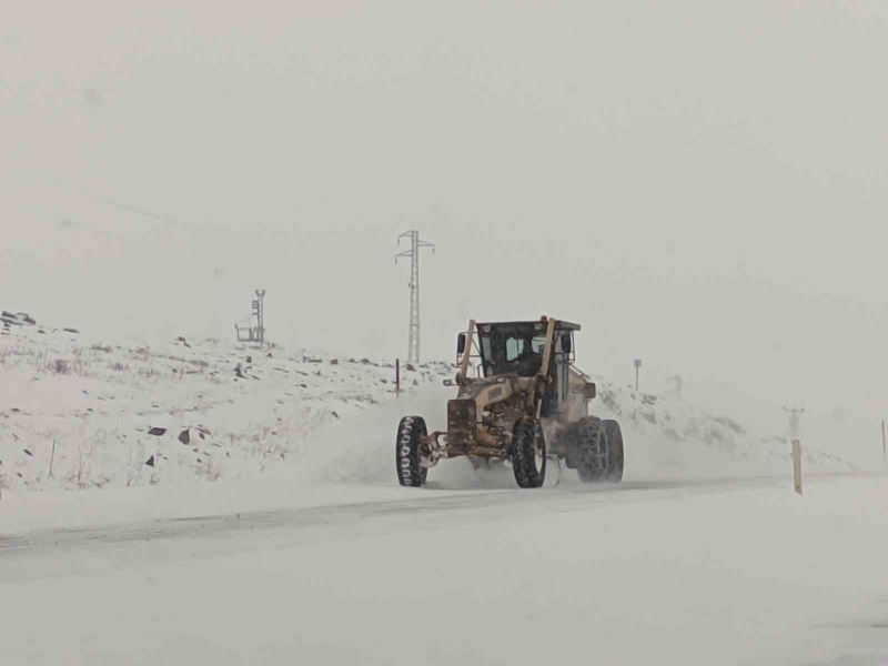 Ulaşıma kar ve tipi engeli
