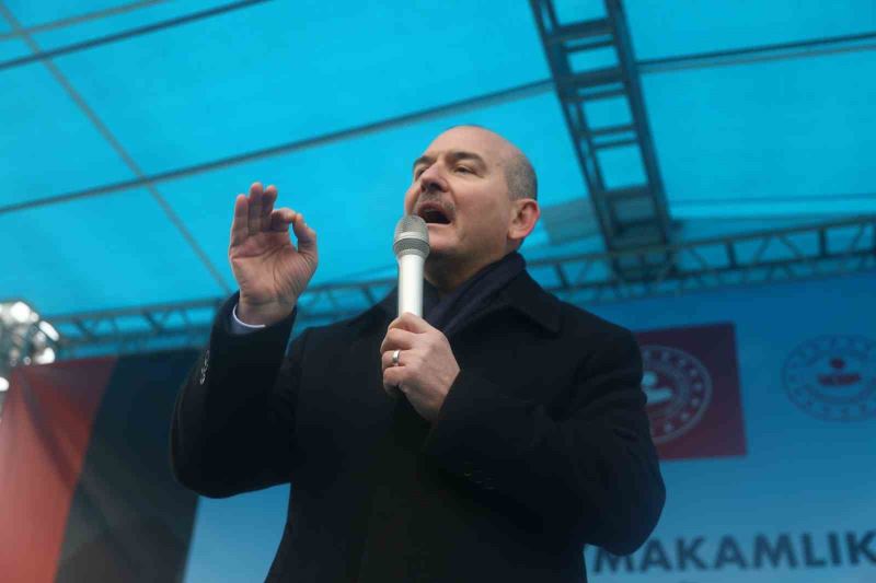 Bakan Soylu’dan uyuşturucu ile mücadele açıklaması: “Yine diyorum, okulların önünde uyuşturucu satıcısı varsa ayağını kırın”
