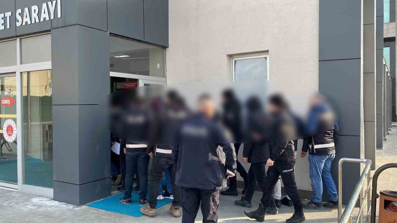 ‘Kökünü Kurutma’ operasyonunda gözaltına alınan 22 kişi adliyeye sevk edildi
