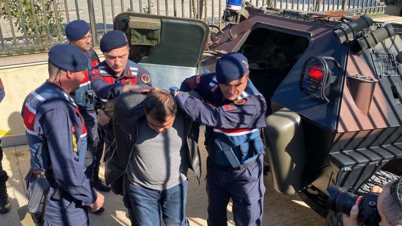 Antalya’da zırhlı araçla adliyeye getirilen cinayet zanlısı tutuklandı
