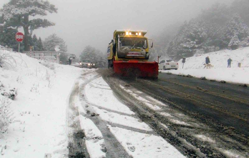 Muğla’da beklenen kar yağışı başladı
