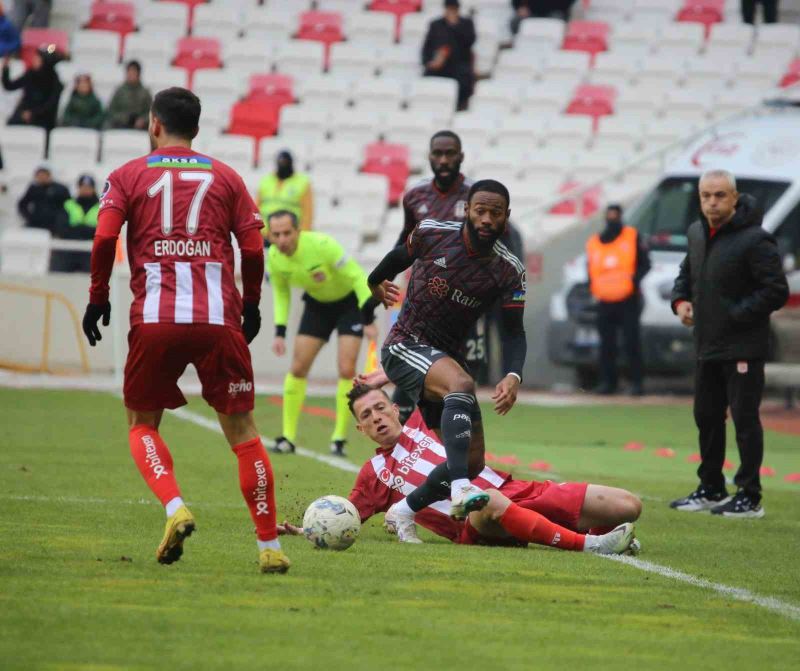 Spor Toto Süper Lig: Sivasspor: 0 - Beşiktaş: 0 (Maç devam ediyor)
