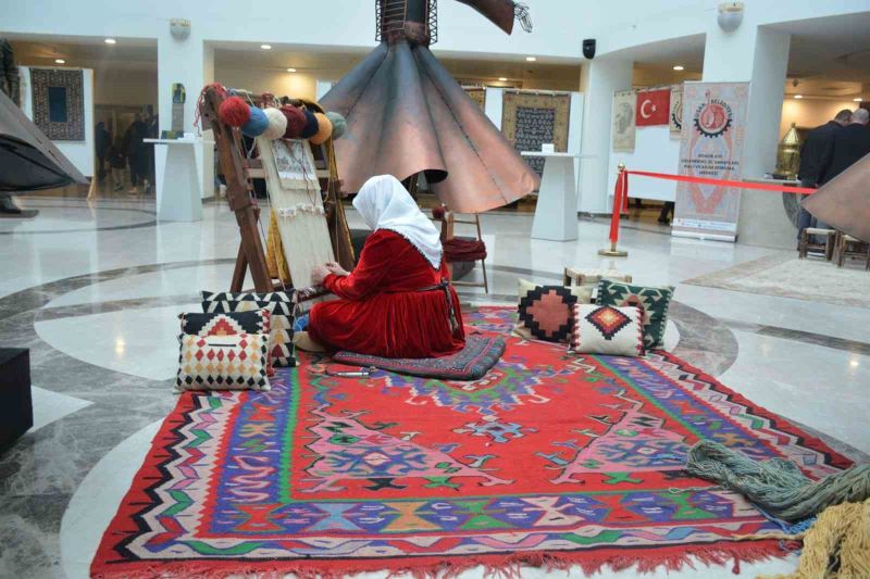 Dünyaca ünlü el yapımı halılar Uşak Halı Sergisi’nde sanatseverlerle buluştu
