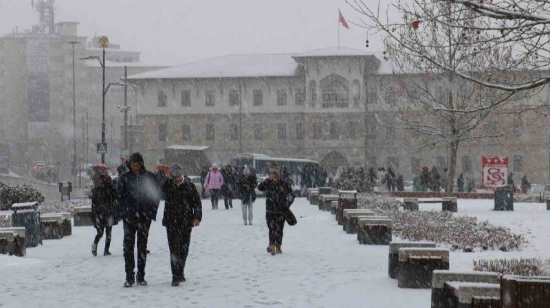 Sivas’ta yoğun kar yağışı
