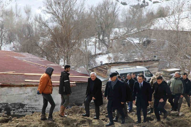 Yangınzede aileye ‘geçmiş olsun’ ziyareti
