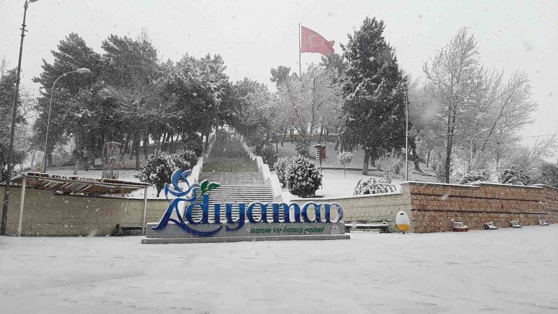 Adıyaman’a beklenen kar yağdı
