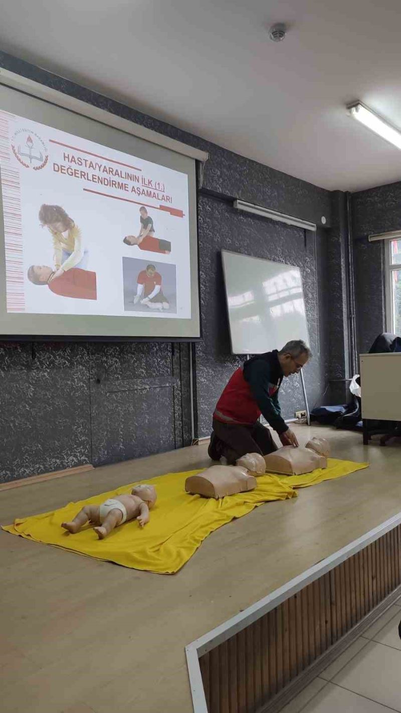 Kantin ve yemekhane çalışanlarına ilk yardım eğitimleri verildi
