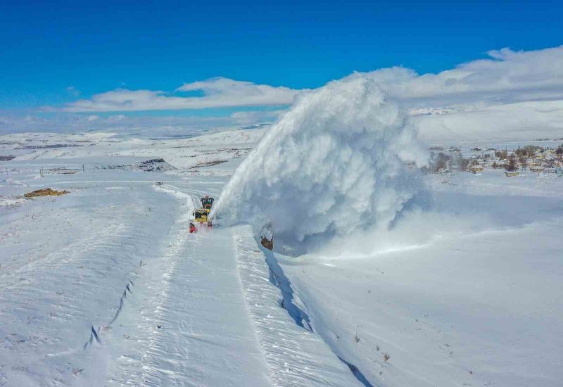 Van’da 272 yerleşim yerinin yolu ulaşıma kapandı
