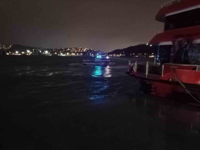 İstanbul’un Sarıyer ilçesinde selfie çekinen 4 arkadaştan biri sahil kenarında ayağının kayması sonucu denize düştü. Durumun bildirilmesi üzerine olay yerine gelen ekipler denize düşen genci arama çalışmalarına devam ediyor.
