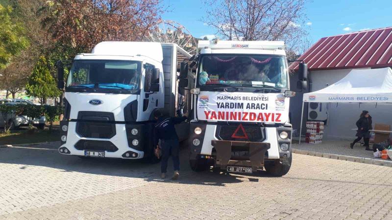 Marmarisliler depremzedelere yardım için seferber oldu
