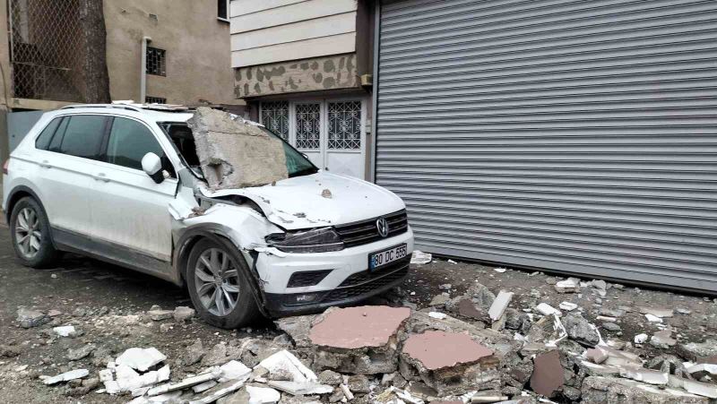 Osmaniye’nin Düziçi ilçesinde çöken binadan bir yaralı çıkartıldı
