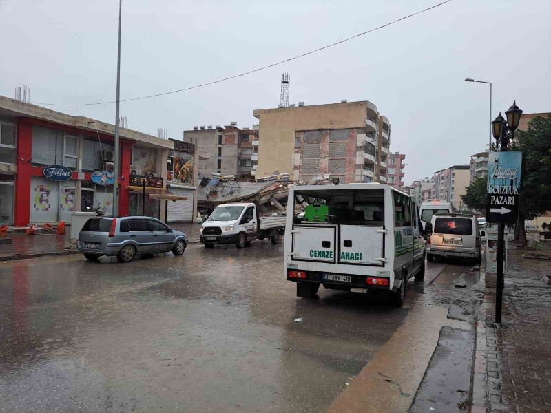 Hatay’da depremin yıkımı gün ağarınca ortaya çıktı
