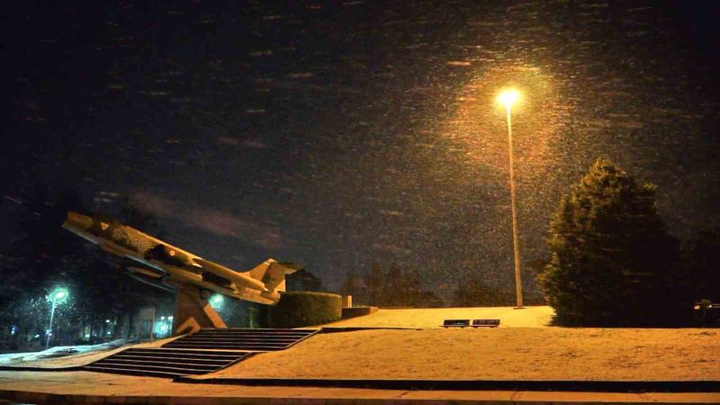 Balıkesir’de kar etkisini gösterdi
