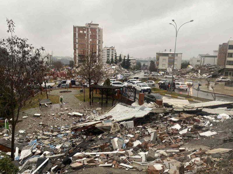 Adıyaman’da çok sayıda bina yıkıldı: Kurtarma çalışmaları sürüyor
