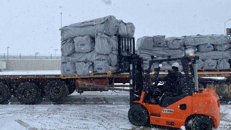 Erzincan’daki AFAD lojistik deposundan deprem bölgelerine yardım
