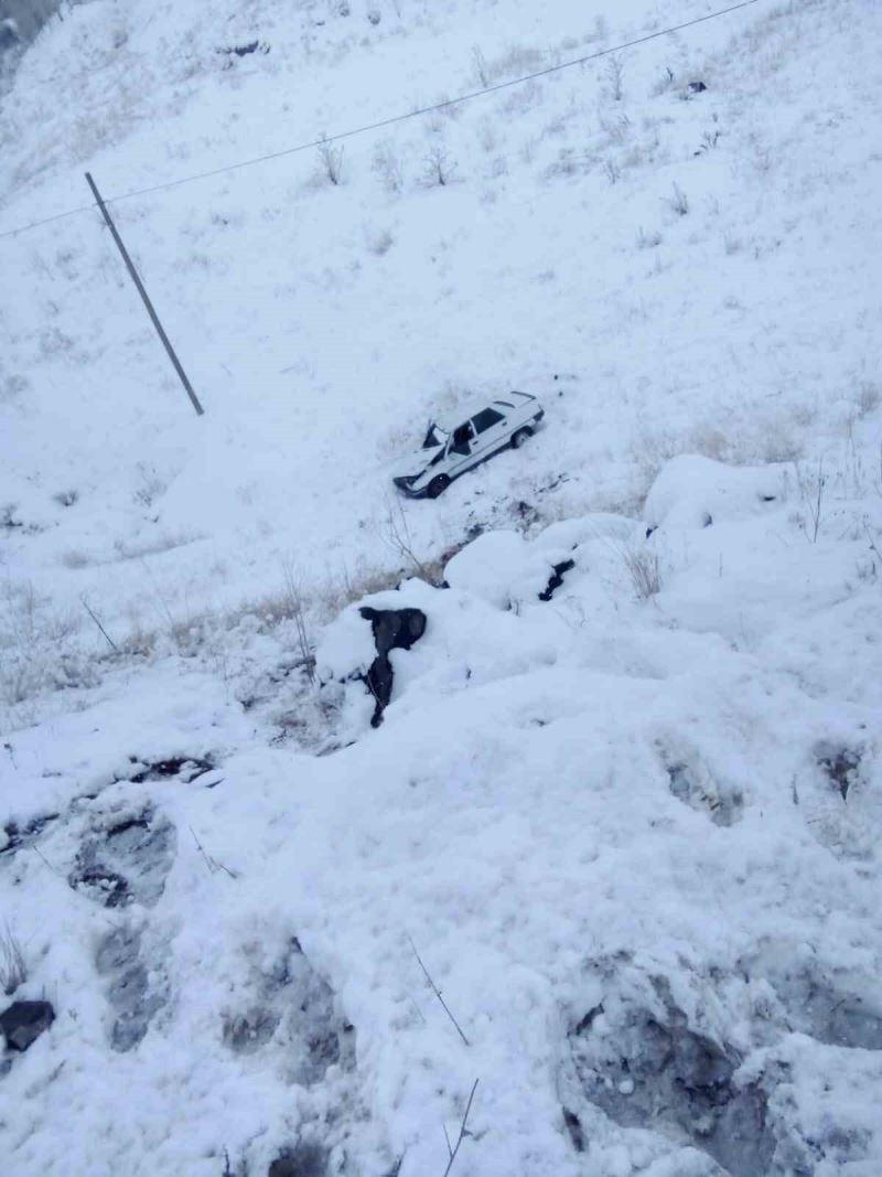 Ağrı’da kar yağışı kazaya neden oldu: 2 yaralı
