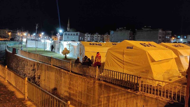 Şanlıurfa’da depremzedeler AFAD çadırlarına yerleştirildi
