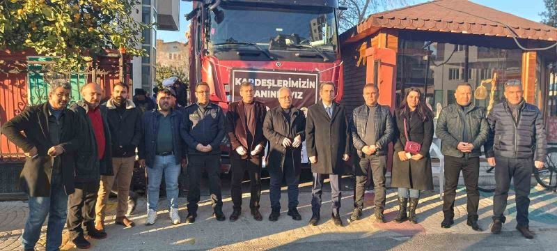 Kozan’dan 5 tır dolusu ihtiyaç malzemesi yola çıktı
