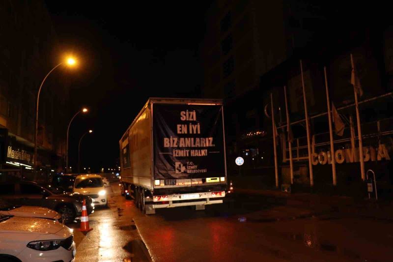 İzmit Belediyesi’nin 2 yardım tırı afet bölgesine ulaşmak üzere
