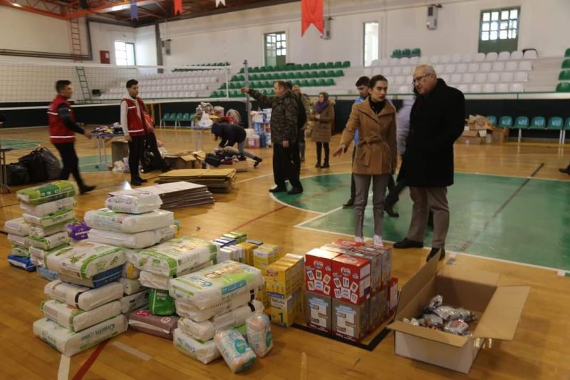 Çameli’de vatandaşlar depremzedeler için stokları tüketti
