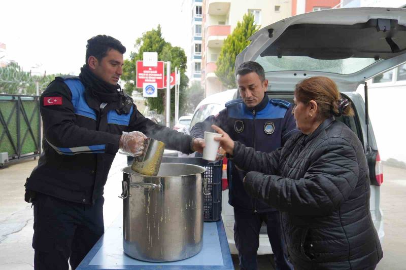 Tarsus Belediyesi depremzedeler için seferberliğini sürdürüyor
