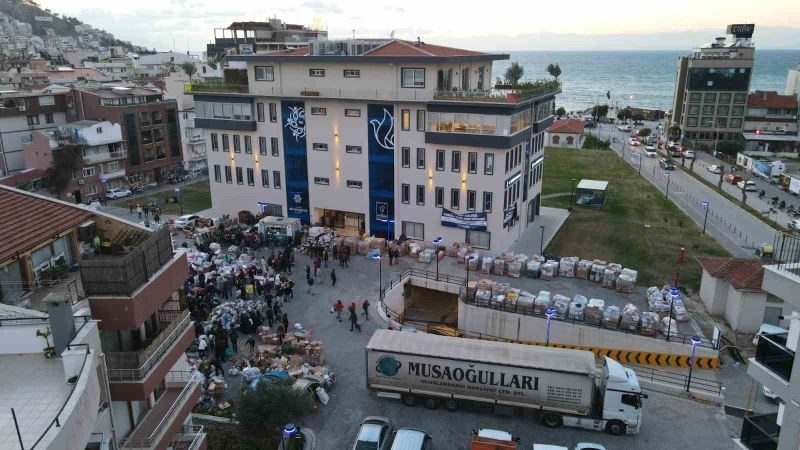 Kuşadası’ndan afet bölgesine destek yağıyor
