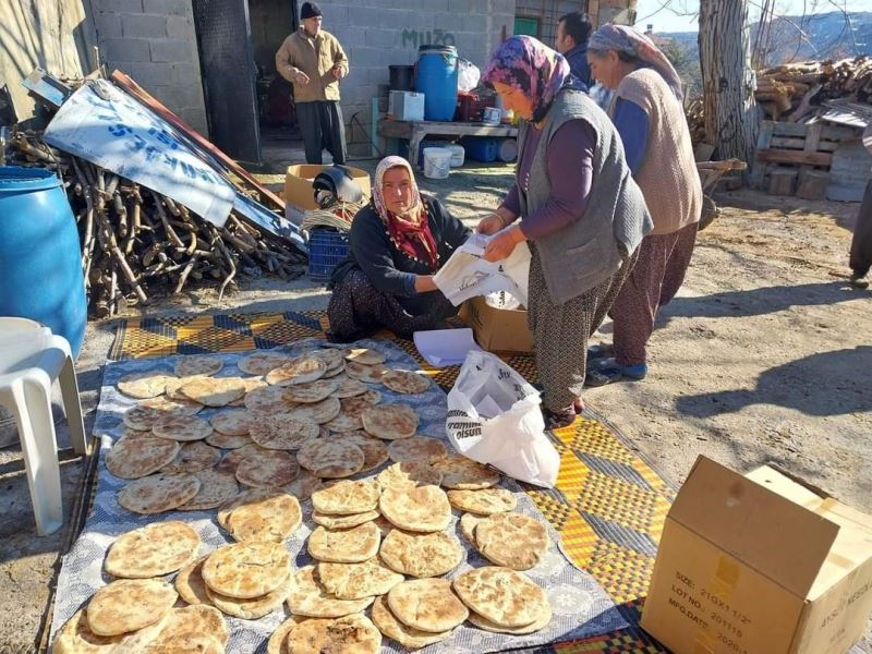 Umre parasını depremzedelere gönderdiler
