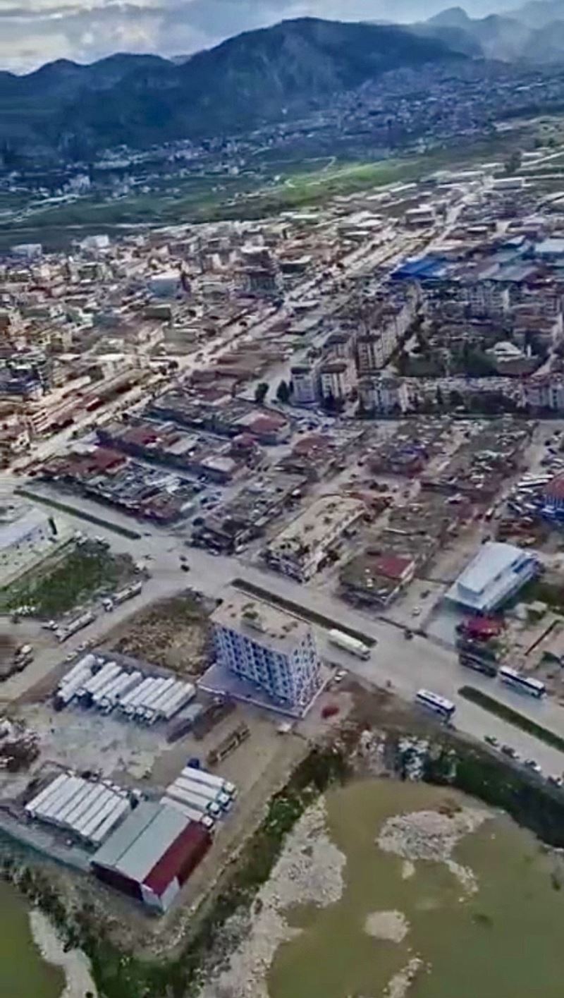 Hatay’da depremin ağır bilançosu havadan helikopterle görüntülendi
