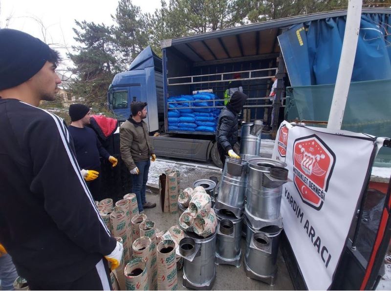 Motosiklet derneğinden deprem bölgesine kömür ve soba yardımı
