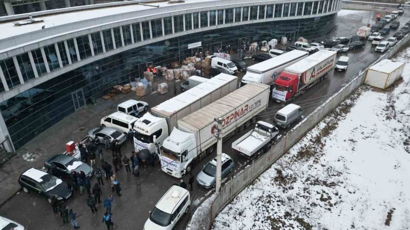 Kocaeli halkı yardımını kesmiyor, 4 tır daha yola çıktı
