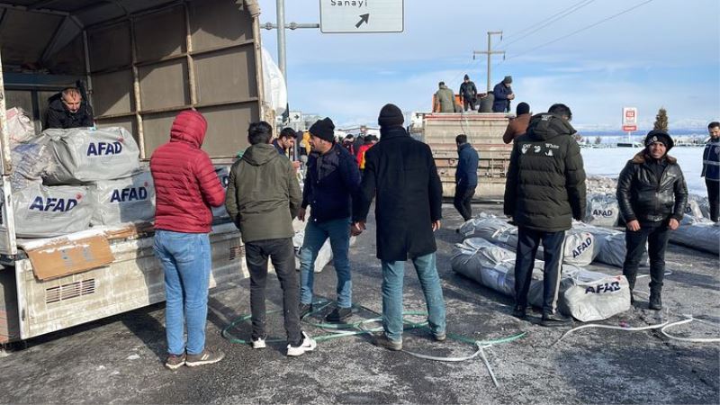 AFAD Deprem Bölgesinde Çadır Dağıtımına Hızla Devam Ediyor