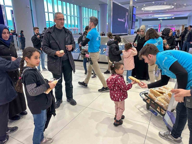 İstanbul’a yakınlarının yanına gelen depremzedeler yaşadıkları o anları anlattı
