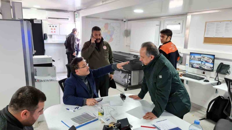 Başkan Yalçın deprem bölgesinde
