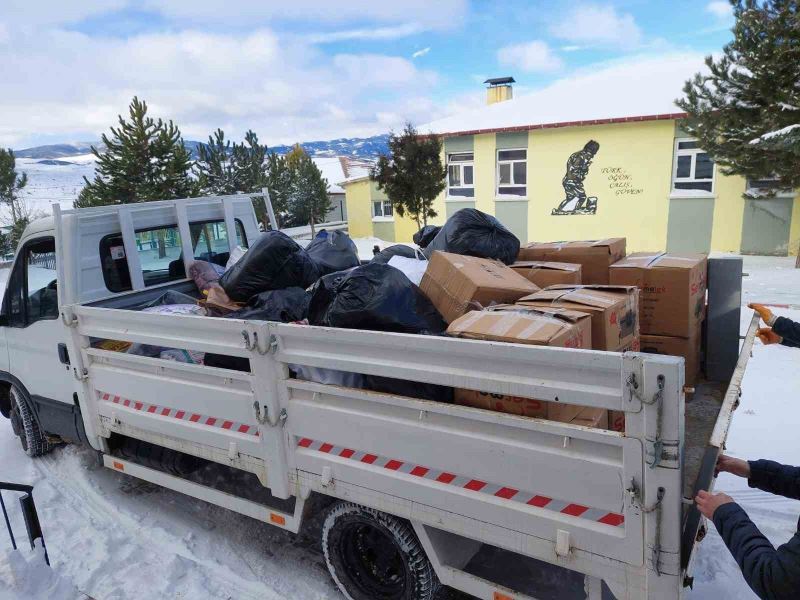 Köylüler bir olup depremzedeler için yardım topladılar
