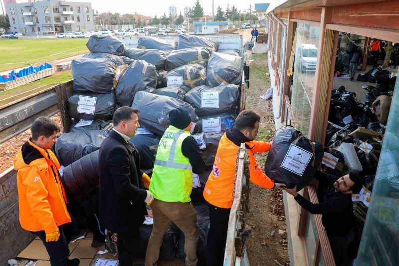 Depremin 4. gününde de yardımlar çığ gibi büyüyor
