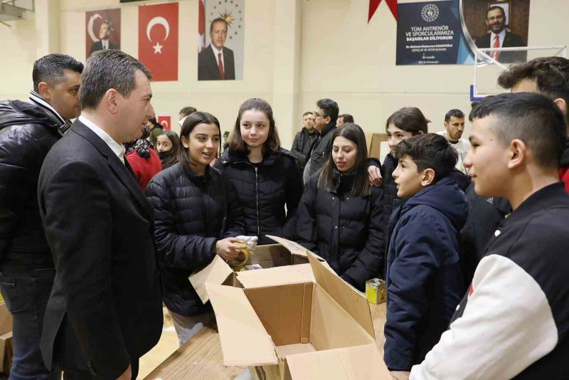 Bergamalı öğrencilerden depremzedelere destek
