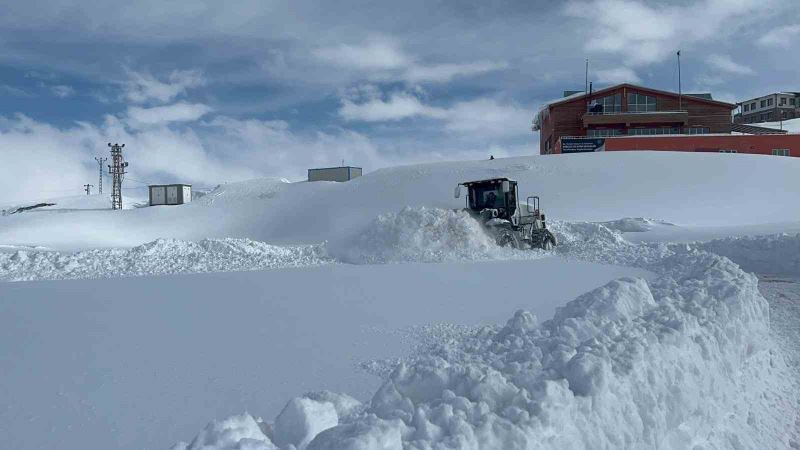 Hakkari’de 31 köy ve 88 mezra yolu kapandı
