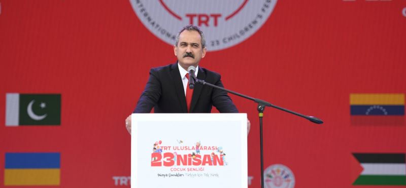 BAKAN ÖZER TRT ÇOCUK ŞENLİĞİ