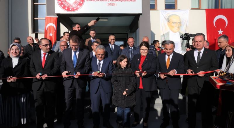 Bakanımız Derya Yanık Kayseri’de Engelsiz Yaşam Bakım Rehabilitasyon ve Aile Danışma Merkezi’nin Açılışını Yaptı