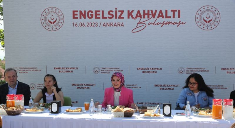 Bakanımız Göktaş, Saray Engelsiz Yaşam Bakım ve Rehabilitasyon Merkezi Sakinleriyle Kahvaltıda Bir Araya Geldi