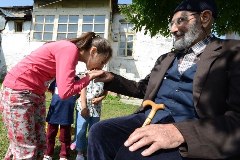 Bakanımız Mahinur Özdemir Göktaş: “Kurban Bayramı öncesinde ihtiyaç sahipleri için 973 SYDV’ye toplam 450,8 milyon TL ek kaynak aktardık”