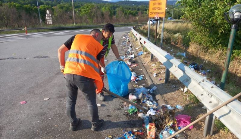 OTOYOL KENARINDAKİ ÇÖPLER ULAŞTIRMA VE ALTYAPI BAKANI URALOĞLU