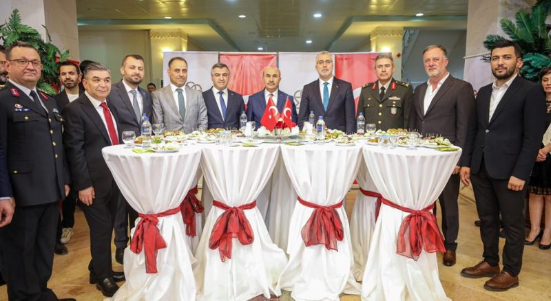 Bakan Işıkhan, Mardin’de Hemşehrileriyle Bayramlaştı