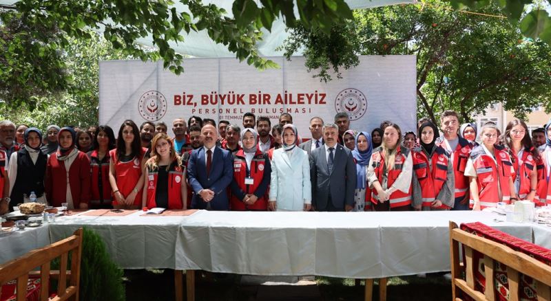 Aile ve Sosyal Hizmetler Bakanımız Göktaş Bayramın Son Gününde Adıyaman’da Depremzedelerle Bir Araya Geldi