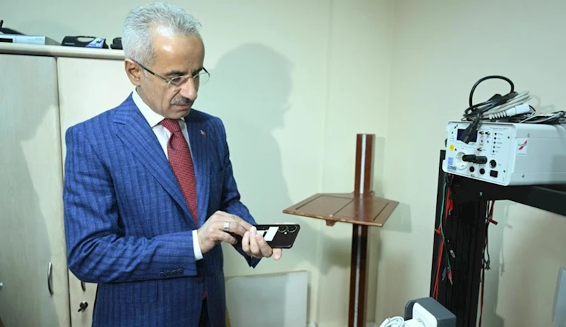 ULAŞTIRMA VE ALTYAPI BAKANI ABDULKADİR URALOĞLU CEP TELEFONU TEST MERKEZİNİ İNCELEDİ